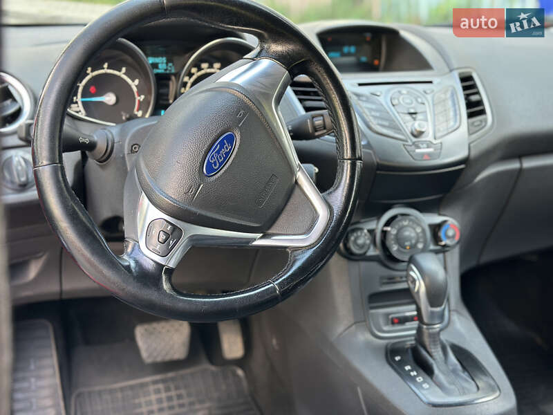 Хэтчбек Ford Fiesta 2016 в Чернигове