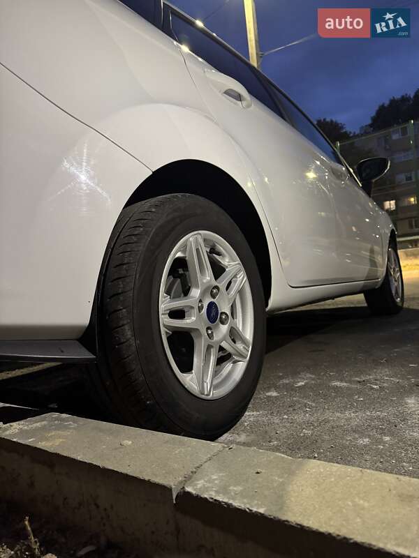 Седан Ford Fiesta 2018 в Днепре