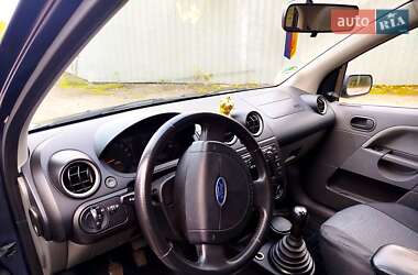 Хетчбек Ford Fiesta 2002 в  фото 2 Хетчбек Ford Fiesta 2002 в
