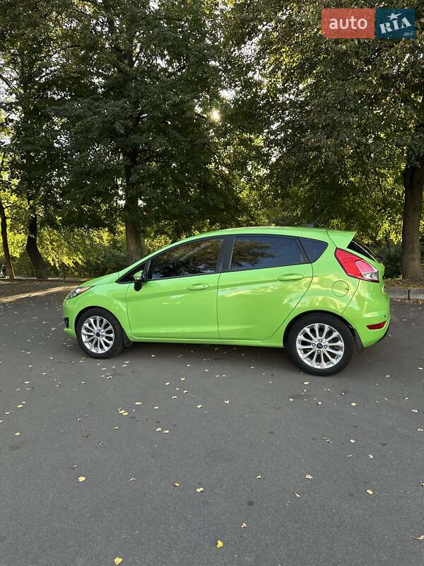 Хетчбек Ford Fiesta 2014 в Сумах