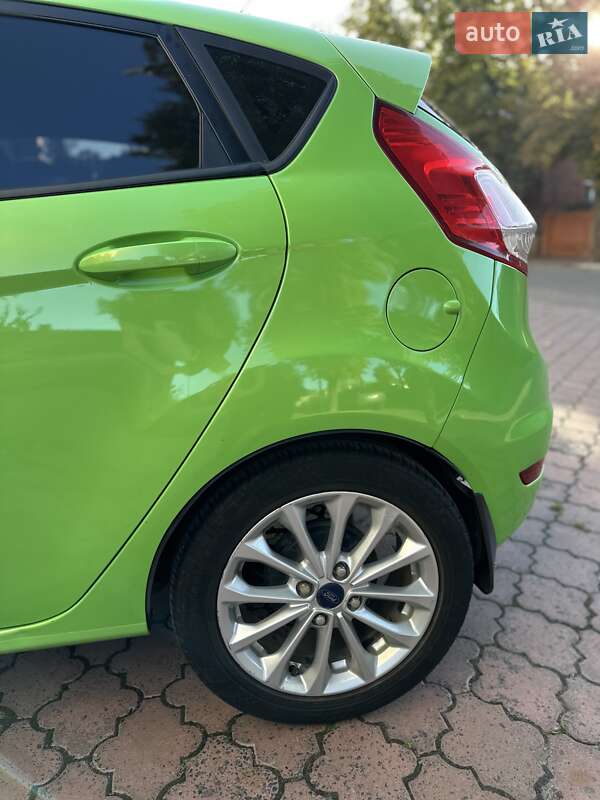 Хетчбек Ford Fiesta 2014 в Сумах