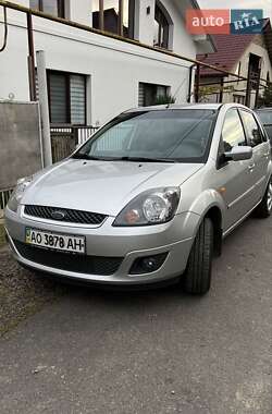Хетчбек Ford Fiesta 2006 в 
