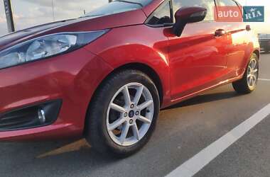 Хэтчбек Ford Fiesta 2018 в 