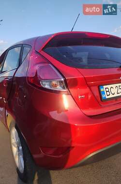 Хэтчбек Ford Fiesta 2018 в 