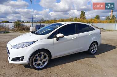 Седан Ford Fiesta 2014 в  Седан Ford Fiesta 2014 в