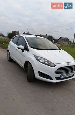 Хэтчбек Ford Fiesta 2015 в 