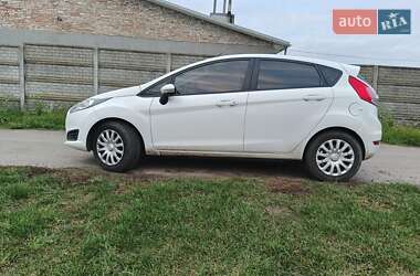 Хэтчбек Ford Fiesta 2015 в 
