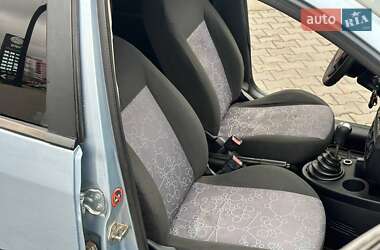 Хэтчбек Ford Fiesta 2005 в 