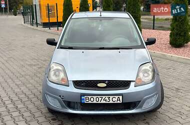 Хэтчбек Ford Fiesta 2005 в 