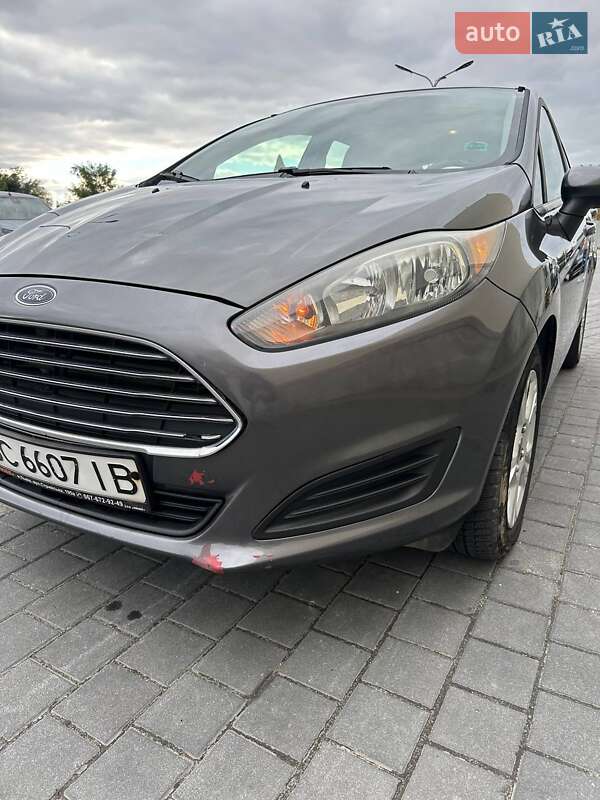 Седан Ford Fiesta 2015 в Львове