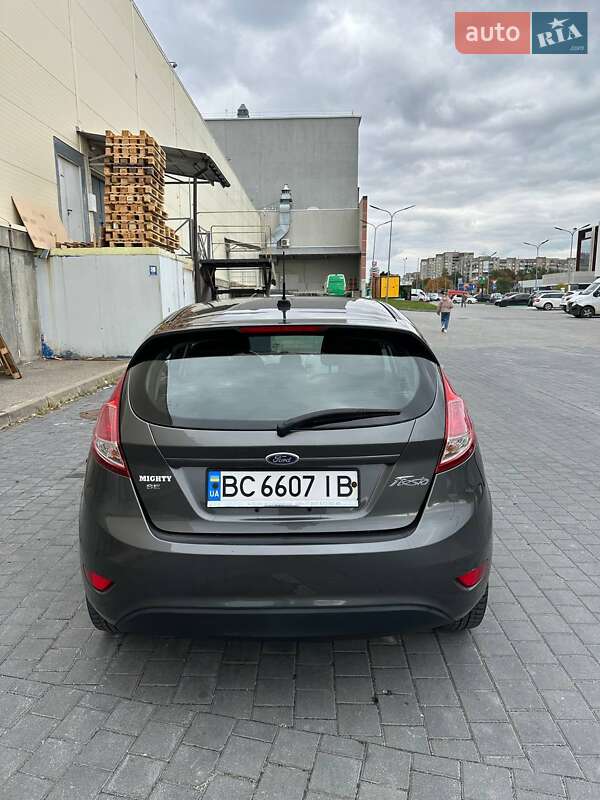 Седан Ford Fiesta 2015 в Львове