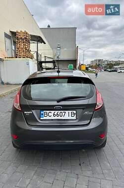 Седан Ford Fiesta 2015 в 