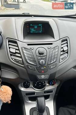Седан Ford Fiesta 2015 в 
