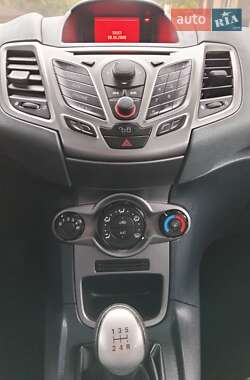 Хэтчбек Ford Fiesta 2009 в 