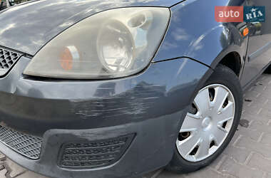 Хэтчбек Ford Fiesta 2006 в 