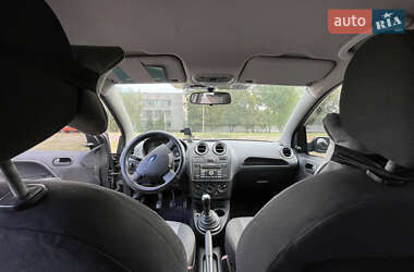 Хэтчбек Ford Fiesta 2006 в 