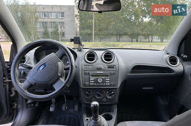 Хэтчбек Ford Fiesta 2006 в 