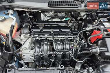 Хэтчбек Ford Fiesta 2012 в 