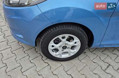 Хэтчбек Ford Fiesta 2012 в 