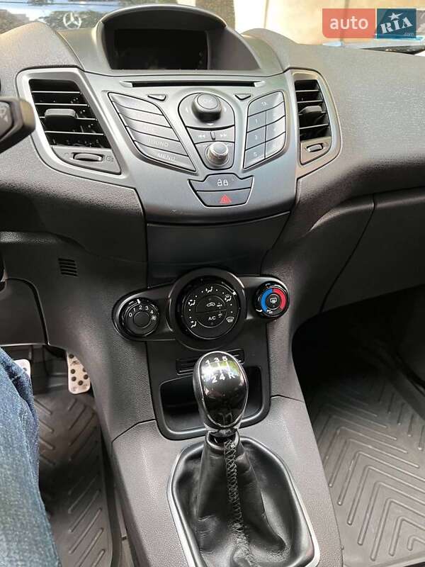 Хетчбек Ford Fiesta 2013 в Києві фото 2 Хетчбек Ford Fiesta 2013 в Києві