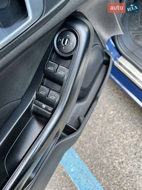 Хетчбек Ford Fiesta 2013 в Києві фото 5 Хетчбек Ford Fiesta 2013 в Києві