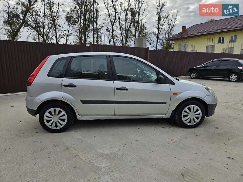 Хетчбек Ford Fiesta 2008 в Обухові