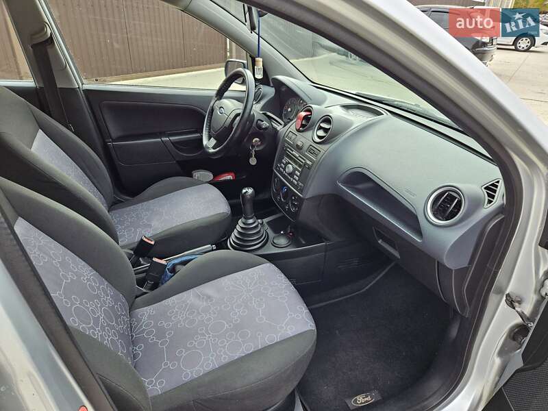 Хетчбек Ford Fiesta 2008 в Обухові