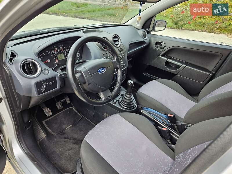 Хетчбек Ford Fiesta 2008 в Обухові