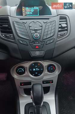 Седан Ford Fiesta 2016 в  фото 2 Седан Ford Fiesta 2016 в