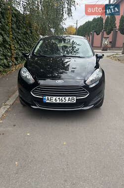 Седан Ford Fiesta 2016 в  фото 3 Седан Ford Fiesta 2016 в