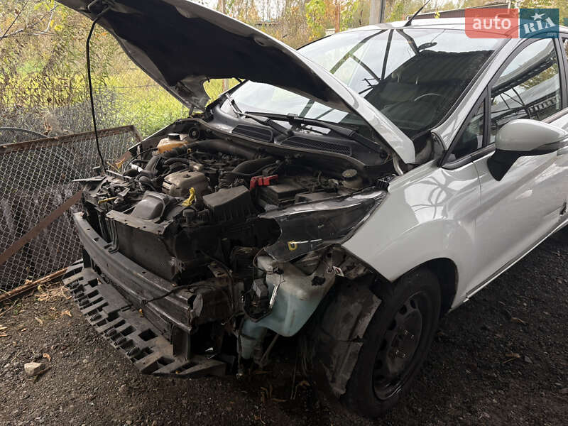 Хэтчбек Ford Fiesta 2016 в Глевахе
