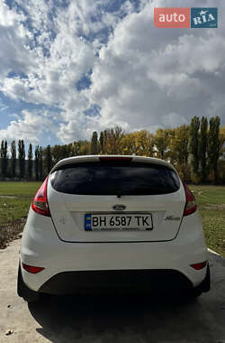 Хетчбек Ford Fiesta 2012 в 