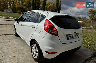 Хетчбек Ford Fiesta 2012 в 