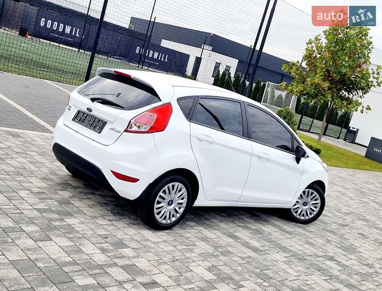 Хэтчбек Ford Fiesta 2014 в Мукачево