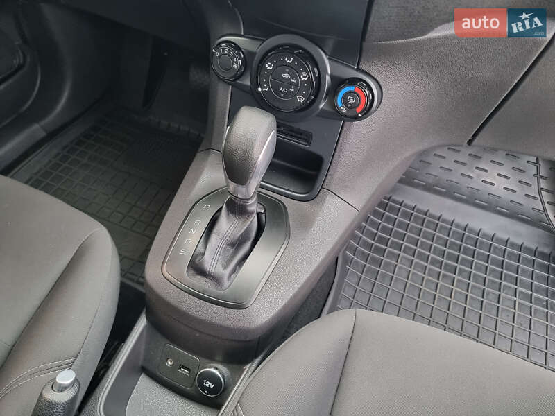 Хэтчбек Ford Fiesta 2014 в Мукачево
