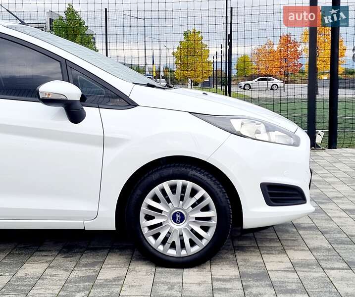 Хэтчбек Ford Fiesta 2014 в Мукачево