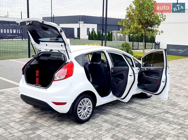 Хэтчбек Ford Fiesta 2014 в Мукачево