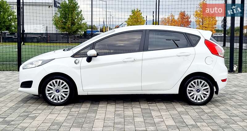 Хэтчбек Ford Fiesta 2014 в Мукачево