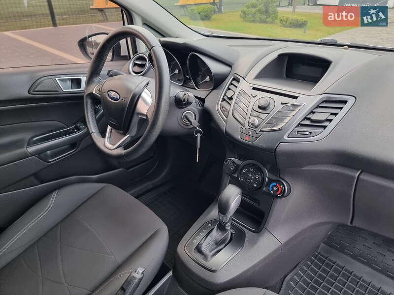 Хэтчбек Ford Fiesta 2014 в Мукачево