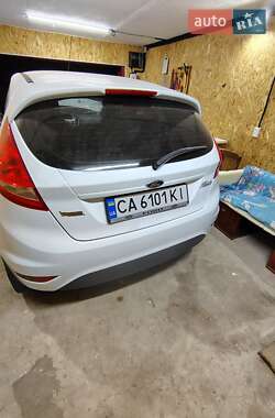 Хетчбек Ford Fiesta 2012 в 
