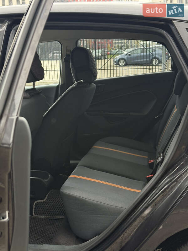 Хэтчбек Ford Fiesta 2011 в Киеве фото 3 Хэтчбек Ford Fiesta 2011 в Киеве