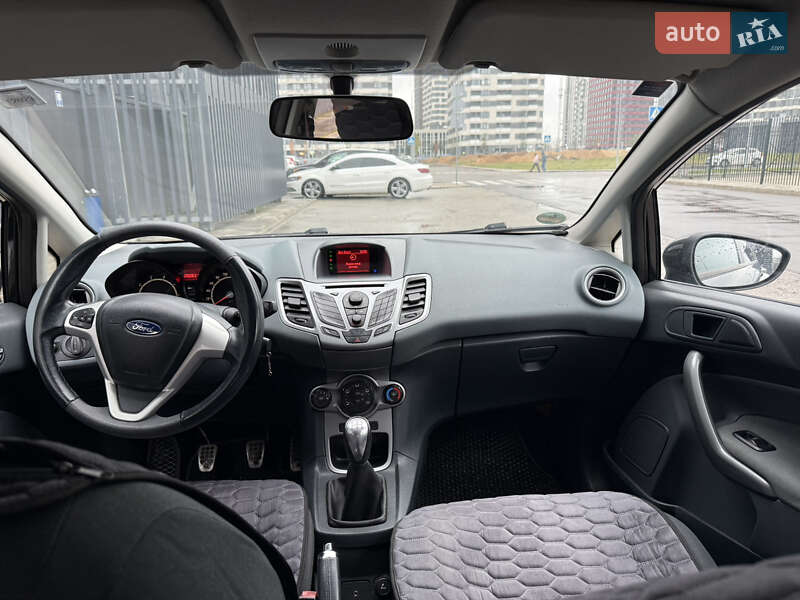 Хэтчбек Ford Fiesta 2011 в Киеве фото 7 Хэтчбек Ford Fiesta 2011 в Киеве