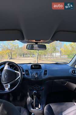 Хэтчбек Ford Fiesta 2013 в 