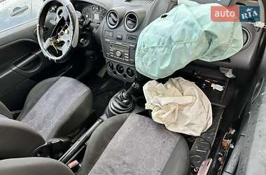 Хетчбек Ford Fiesta 2006 в 