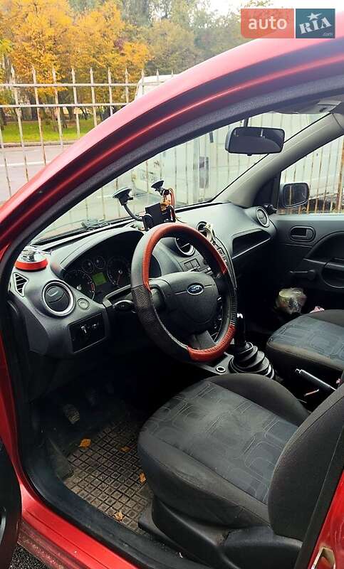 Хэтчбек Ford Fiesta 2007 в Киеве