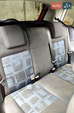Хетчбек Ford Fiesta 2007 в  фото 8 Хетчбек Ford Fiesta 2007 в