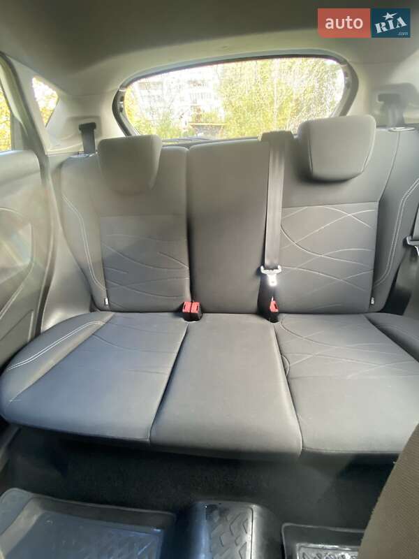 Хэтчбек Ford Fiesta 2017 в Вишневом фото 3 Хэтчбек Ford Fiesta 2017 в Вишневом