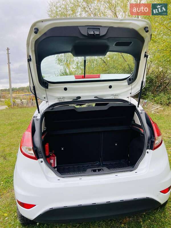 Хэтчбек Ford Fiesta 2017 в Вишневом фото 19 Хэтчбек Ford Fiesta 2017 в Вишневом