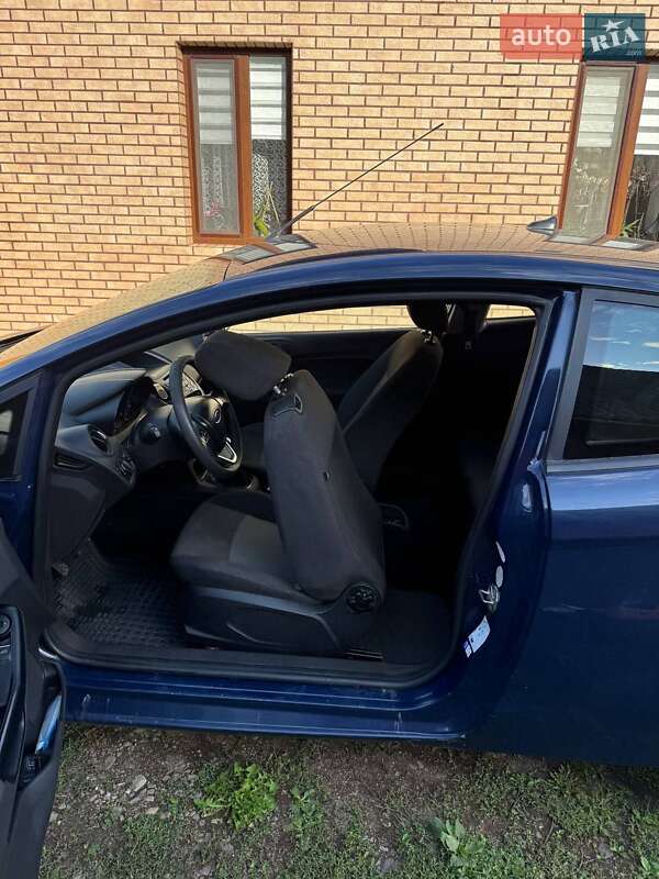 Хэтчбек Ford Fiesta 2015 в Черновцах