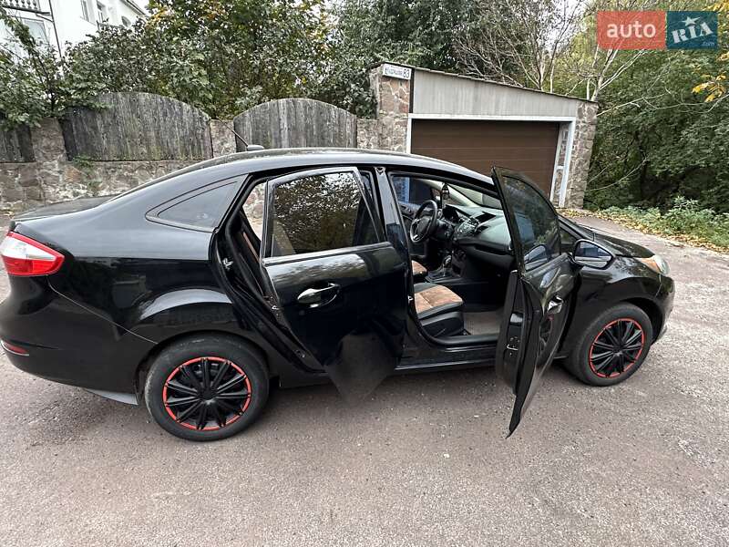 Седан Ford Fiesta 2019 в Киеве